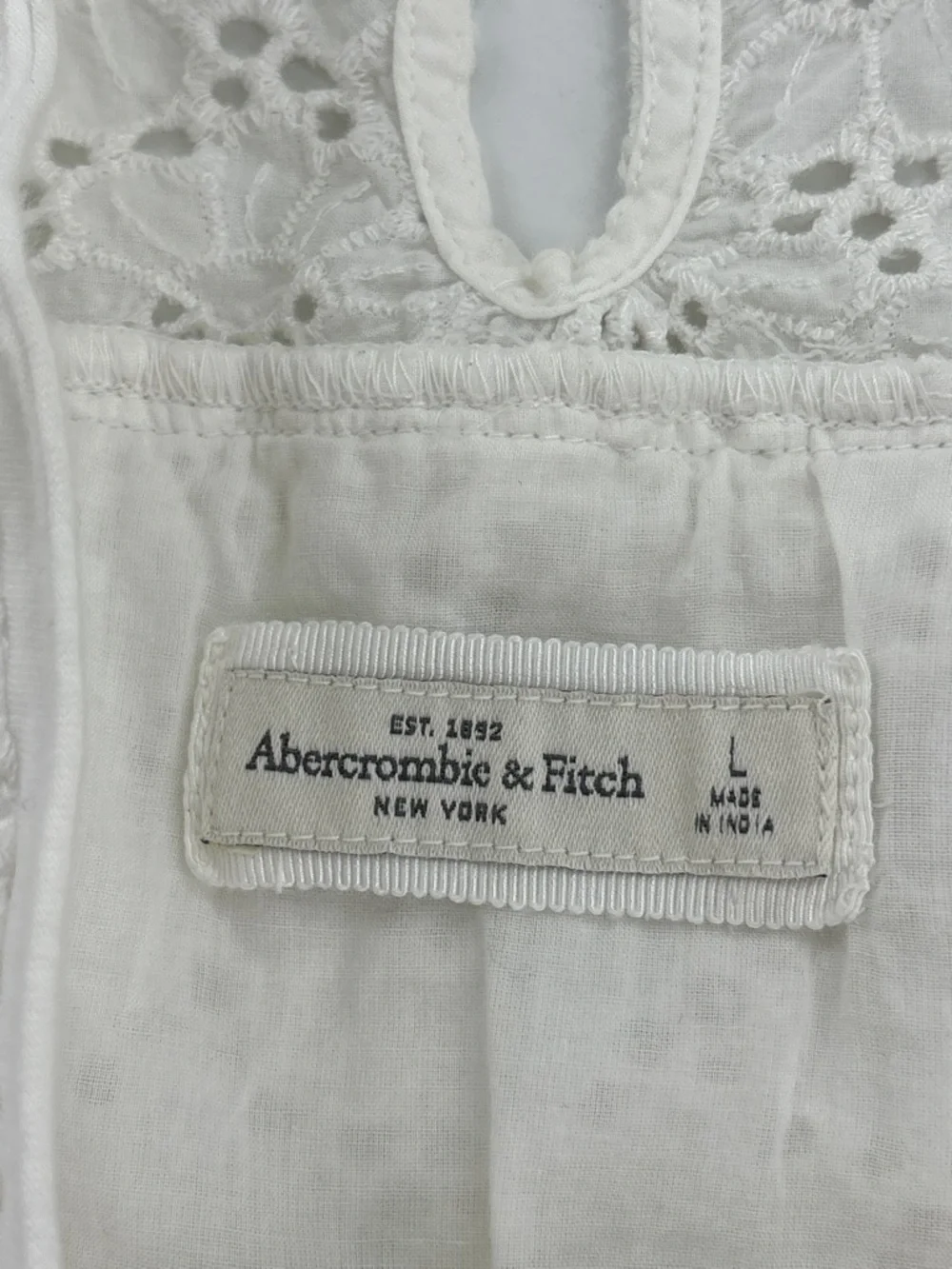 Abercrombie & Fitch White Eyelet Lace Sleeveless Top - Picture 3 of 7